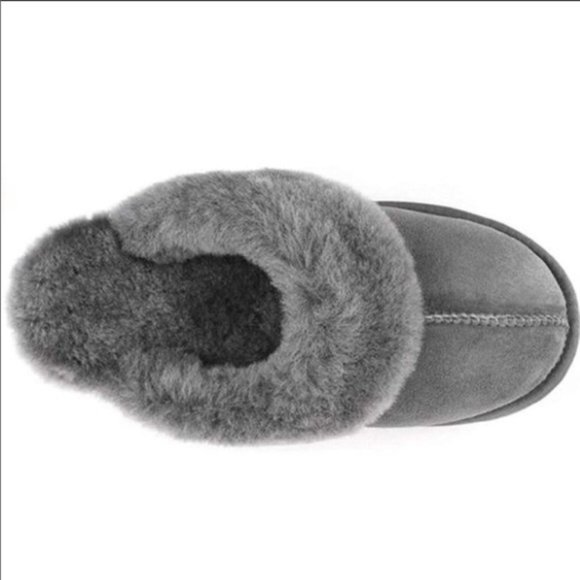 NIB Kirkland Signature Genuine Shearling Slippers - Picture 2 of 2
